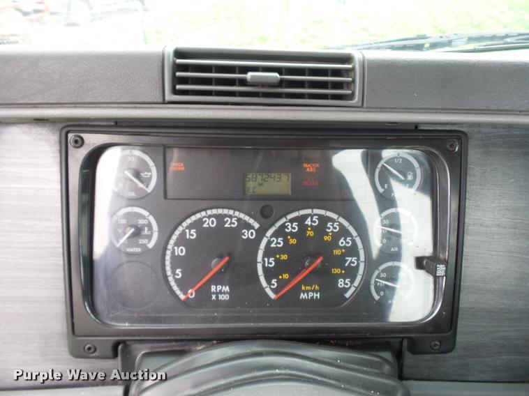 image for item L4662 2006 Freightliner Columbia semi truck