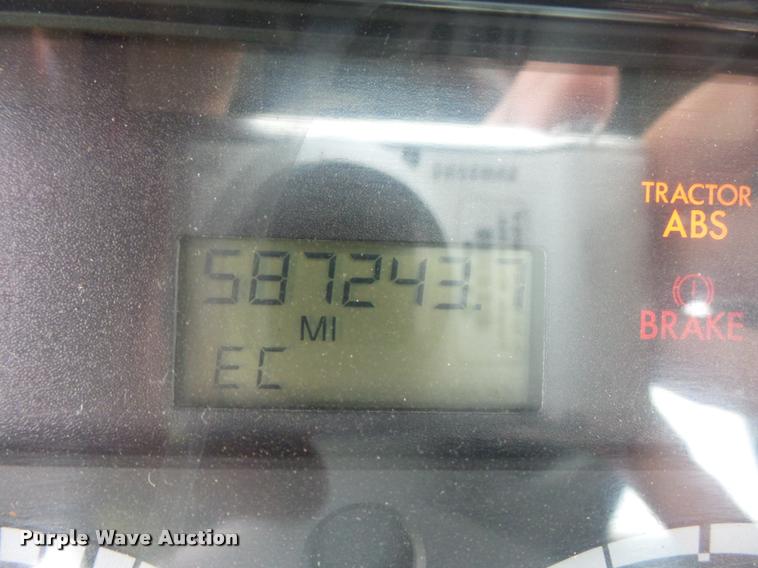 image for item L4662 2006 Freightliner Columbia semi truck