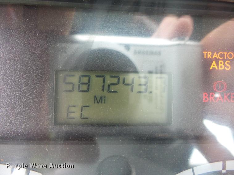 image for item L4662 2006 Freightliner Columbia semi truck