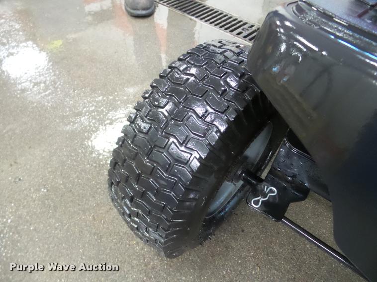 image for item DA1797 2014 Craftsman R1000 lawn mower