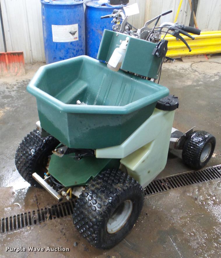 Permagreen Triumph applicator in Hudson, WI | Item DA1856 sold | Purple