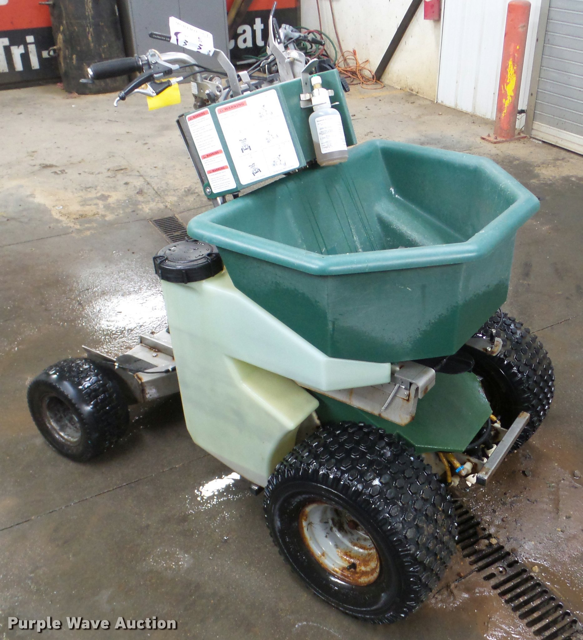 Permagreen Triumph applicator in Hudson, WI | Item DA1856 sold | Purple