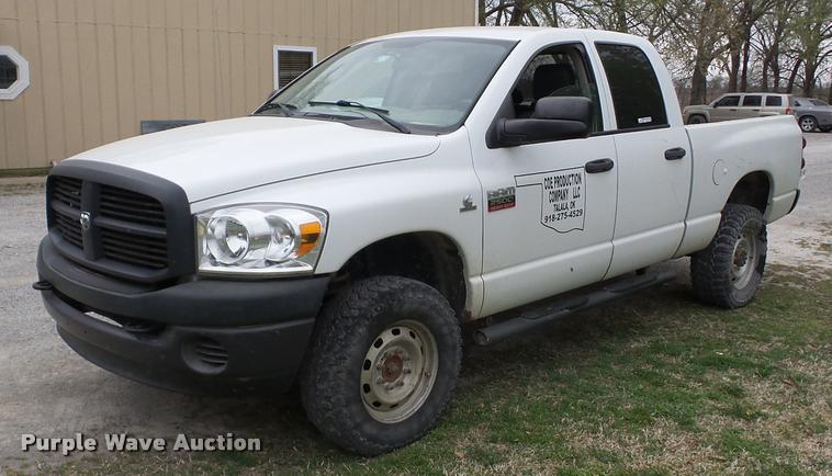 image for item AG9005 2008 Dodge Ram 2500 Quad Cab pickup truck