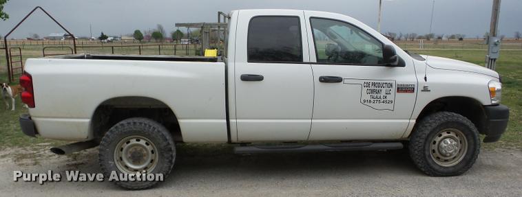 image for item AG9005 2008 Dodge Ram 2500 Quad Cab pickup truck