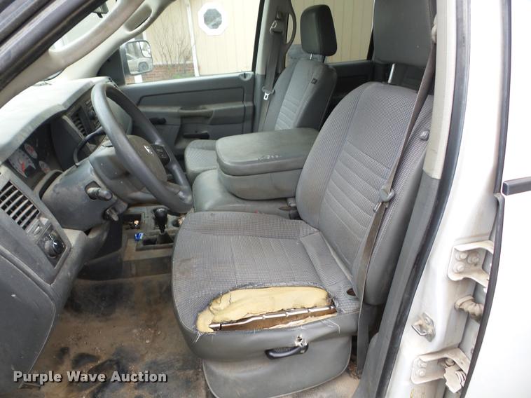 image for item AG9005 2008 Dodge Ram 2500 Quad Cab pickup truck