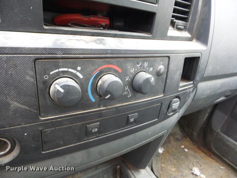 image for item AG9005 2008 Dodge Ram 2500 Quad Cab pickup truck