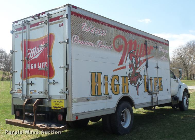 image for item BH9272 2000 Ford F750 refrigerated box truck