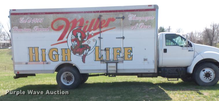 image for item BH9272 2000 Ford F750 refrigerated box truck