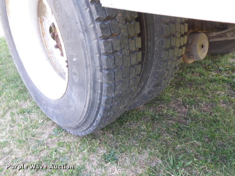 image for item BH9272 2000 Ford F750 refrigerated box truck