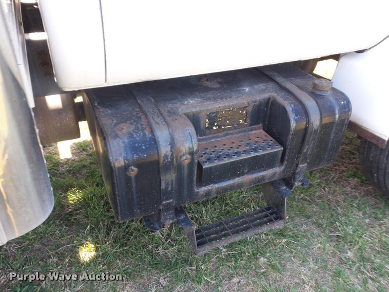 image for item BH9272 2000 Ford F750 refrigerated box truck