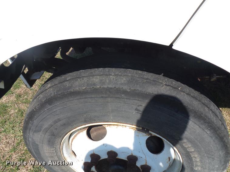 image for item BH9272 2000 Ford F750 refrigerated box truck