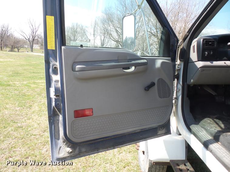 image for item BH9272 2000 Ford F750 refrigerated box truck