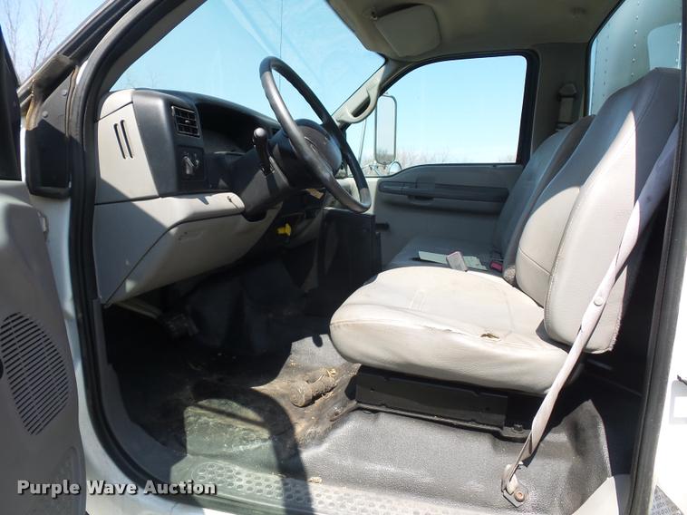 image for item BH9272 2000 Ford F750 refrigerated box truck