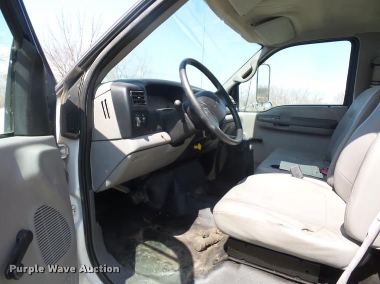 image for item BH9272 2000 Ford F750 refrigerated box truck