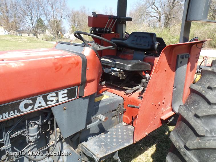 image for item BH9276 Case 685 tractor