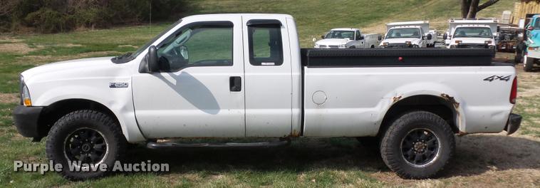 image for item BH9283 2004 Ford F250 Super Duty SuperCab pickup truck