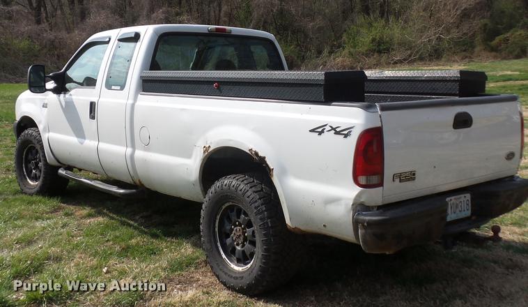 image for item BH9283 2004 Ford F250 Super Duty SuperCab pickup truck