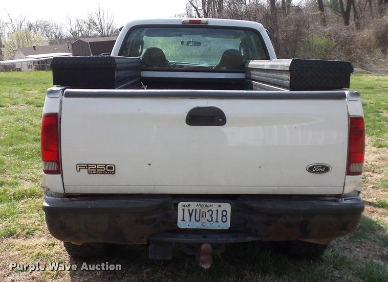 image for item BH9283 2004 Ford F250 Super Duty SuperCab pickup truck