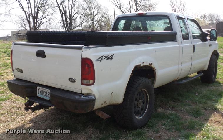 image for item BH9283 2004 Ford F250 Super Duty SuperCab pickup truck