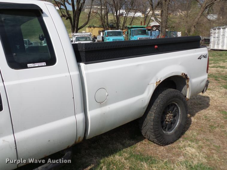 image for item BH9283 2004 Ford F250 Super Duty SuperCab pickup truck