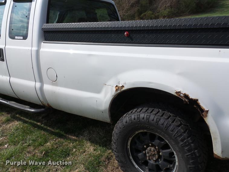 image for item BH9283 2004 Ford F250 Super Duty SuperCab pickup truck
