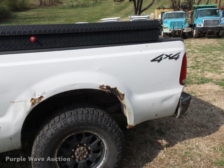 image for item BH9283 2004 Ford F250 Super Duty SuperCab pickup truck
