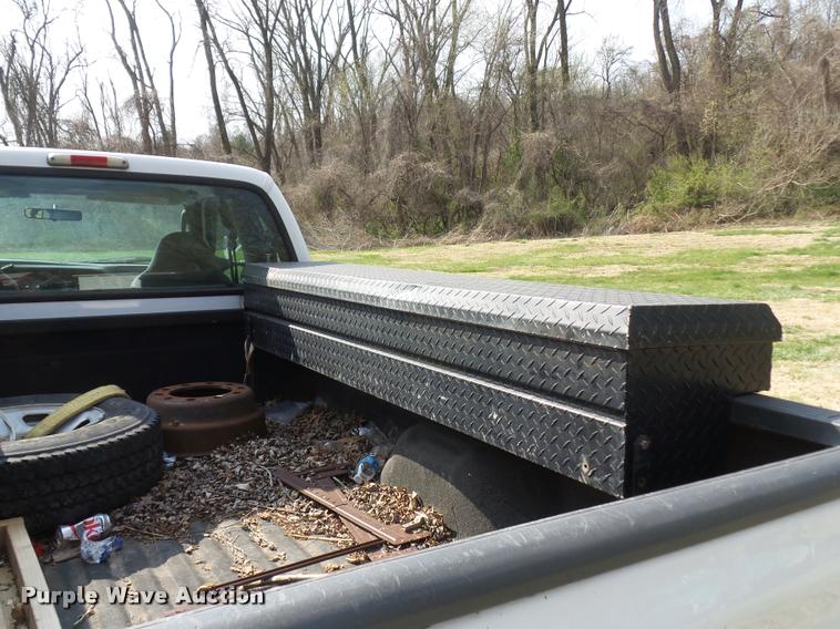 image for item BH9283 2004 Ford F250 Super Duty SuperCab pickup truck