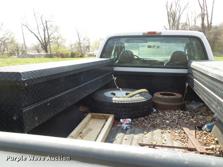 image for item BH9283 2004 Ford F250 Super Duty SuperCab pickup truck