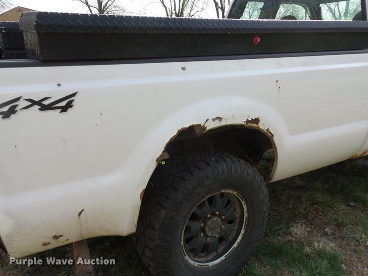 image for item BH9283 2004 Ford F250 Super Duty SuperCab pickup truck