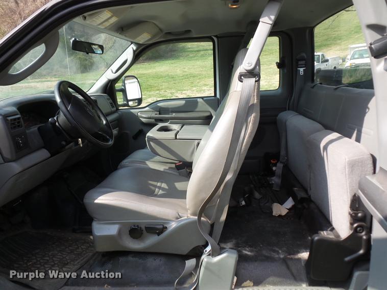 image for item BH9283 2004 Ford F250 Super Duty SuperCab pickup truck