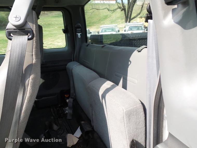 image for item BH9283 2004 Ford F250 Super Duty SuperCab pickup truck