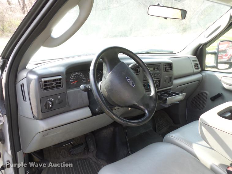 image for item BH9283 2004 Ford F250 Super Duty SuperCab pickup truck