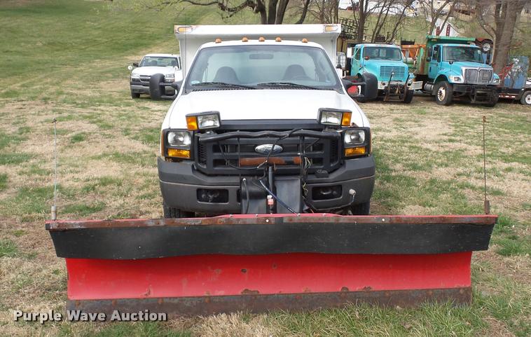 image for item BH9288 2007 Ford F350 Super Duty dump bed pickup truck