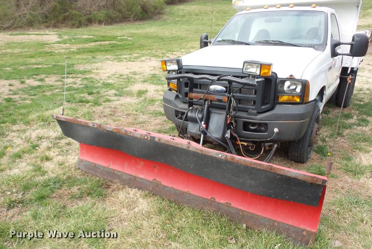 image for item BH9288 2007 Ford F350 Super Duty dump bed pickup truck