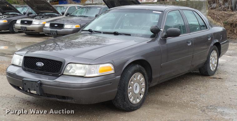 image for item BI9099 2004 Ford Crown Victoria Police Interceptor