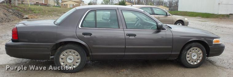 image for item BI9099 2004 Ford Crown Victoria Police Interceptor