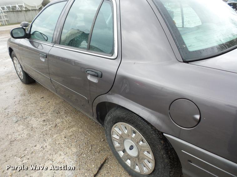 image for item BI9099 2004 Ford Crown Victoria Police Interceptor