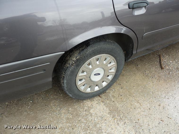 image for item BI9099 2004 Ford Crown Victoria Police Interceptor