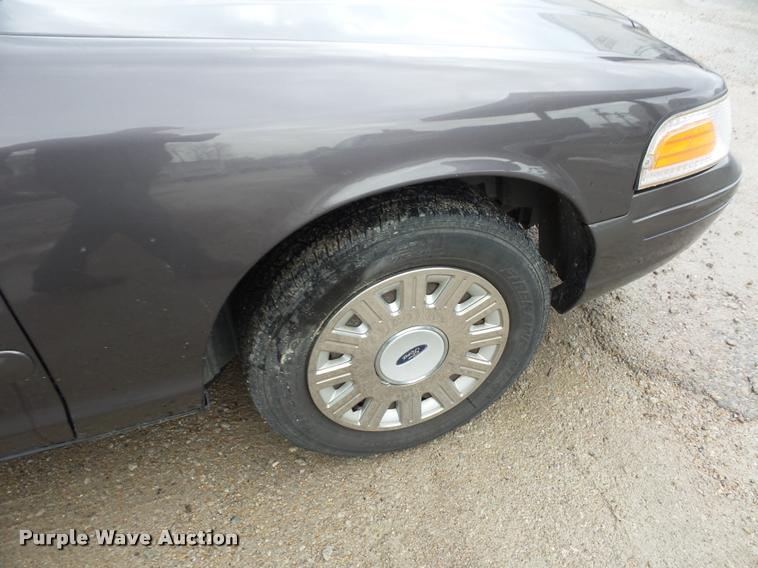 image for item BI9099 2004 Ford Crown Victoria Police Interceptor