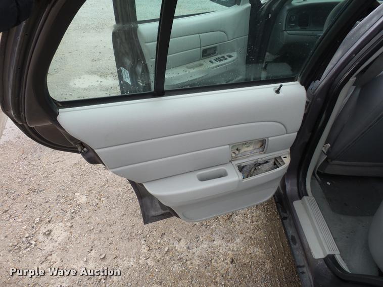 image for item BI9099 2004 Ford Crown Victoria Police Interceptor