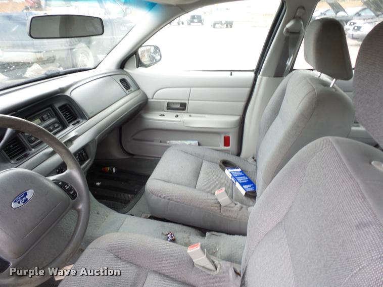 image for item BI9099 2004 Ford Crown Victoria Police Interceptor