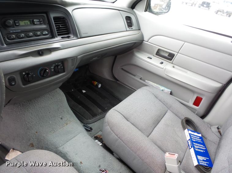 image for item BI9099 2004 Ford Crown Victoria Police Interceptor