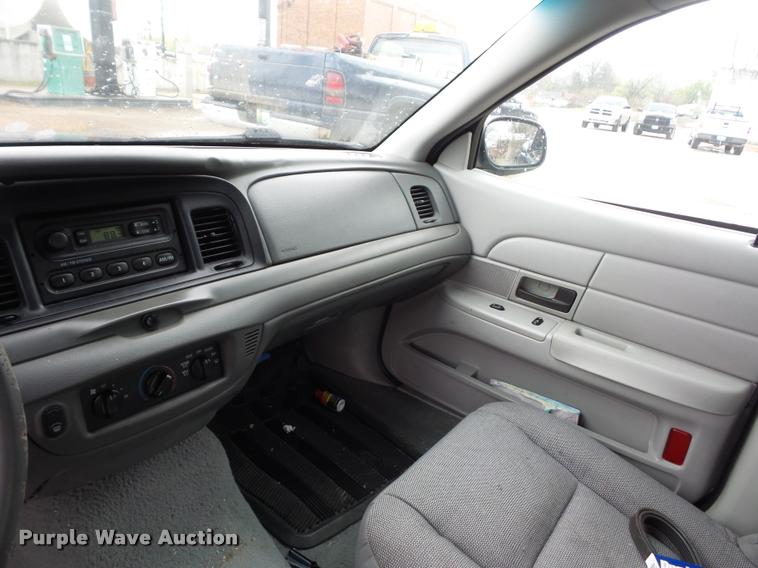 image for item BI9099 2004 Ford Crown Victoria Police Interceptor