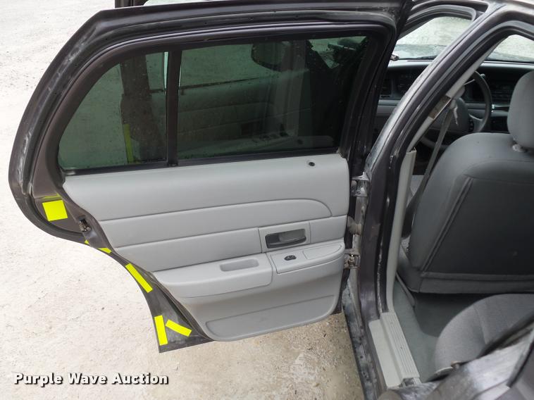 image for item BI9101 2004 Ford Crown Victoria Police Interceptor