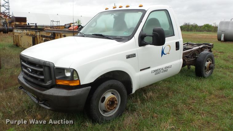 image for item BZ9704 2000 Ford F350 Super Duty pickup truck cab and chassis