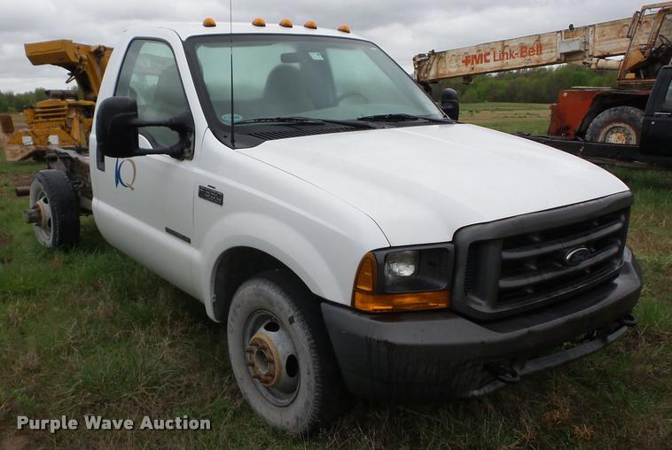 image for item BZ9704 2000 Ford F350 Super Duty pickup truck cab and chassis