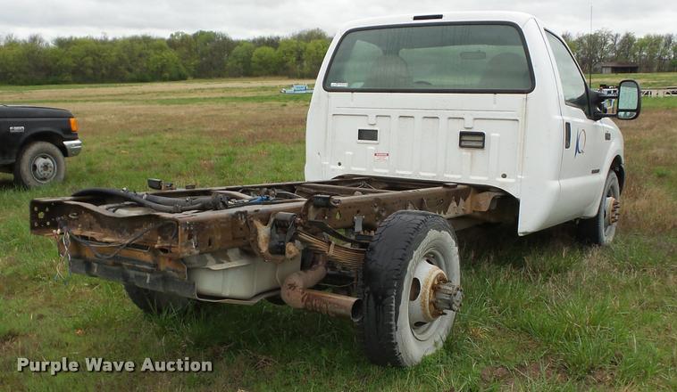 image for item BZ9704 2000 Ford F350 Super Duty pickup truck cab and chassis