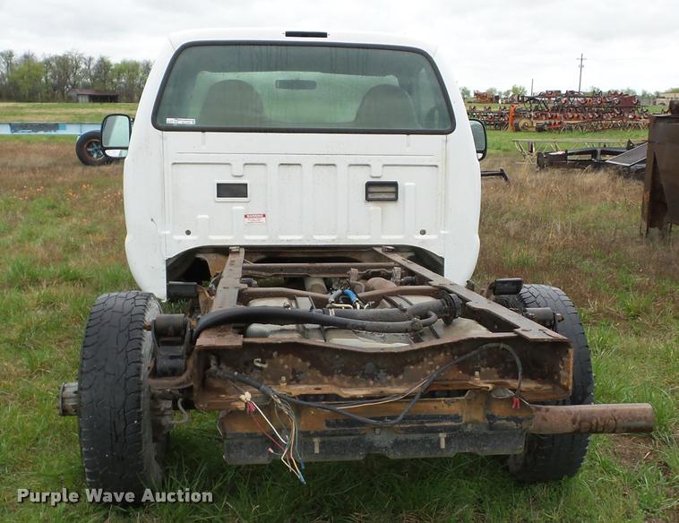 image for item BZ9704 2000 Ford F350 Super Duty pickup truck cab and chassis