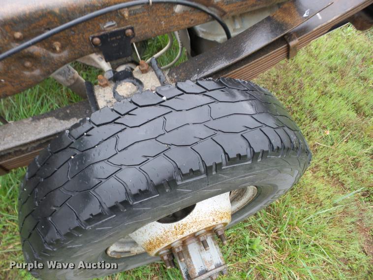 image for item BZ9704 2000 Ford F350 Super Duty pickup truck cab and chassis