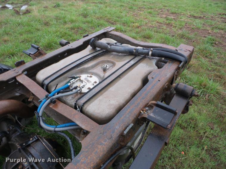 image for item BZ9704 2000 Ford F350 Super Duty pickup truck cab and chassis